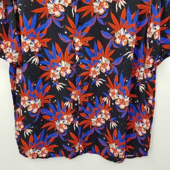 SSS World Corp Red and Blue Short Sleeved Button Down Shirt Size Medium - Picture 8 of 11